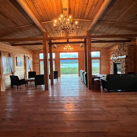 Eagle Bear Lodge Tatla Lake المظهر الخارجي الصورة