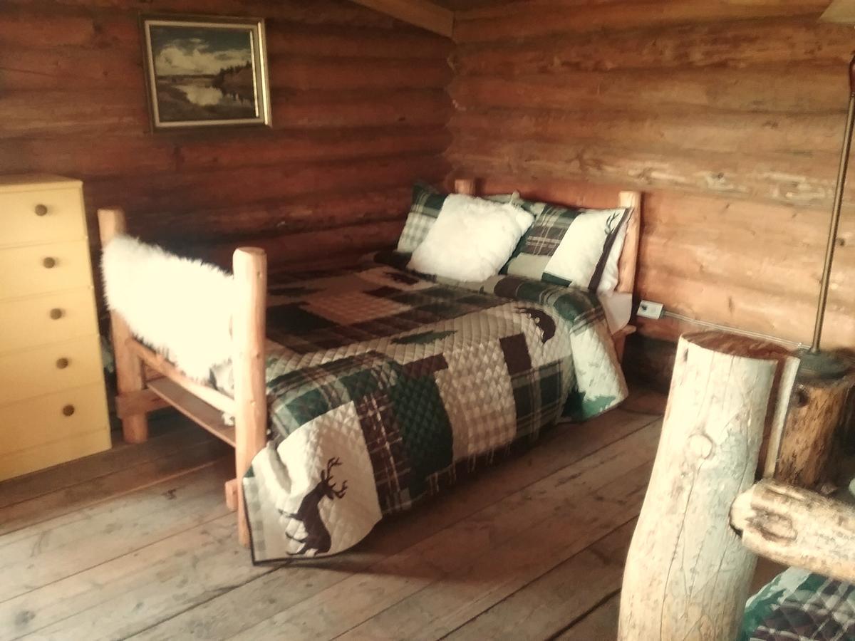 Eagle Bear Lodge Tatla Lake المظهر الخارجي الصورة