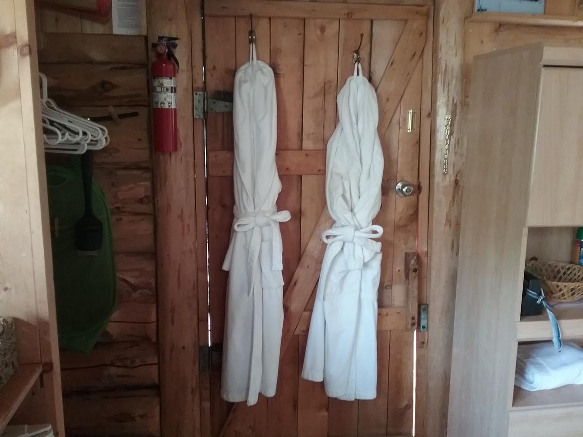 Eagle Bear Lodge Tatla Lake المظهر الخارجي الصورة