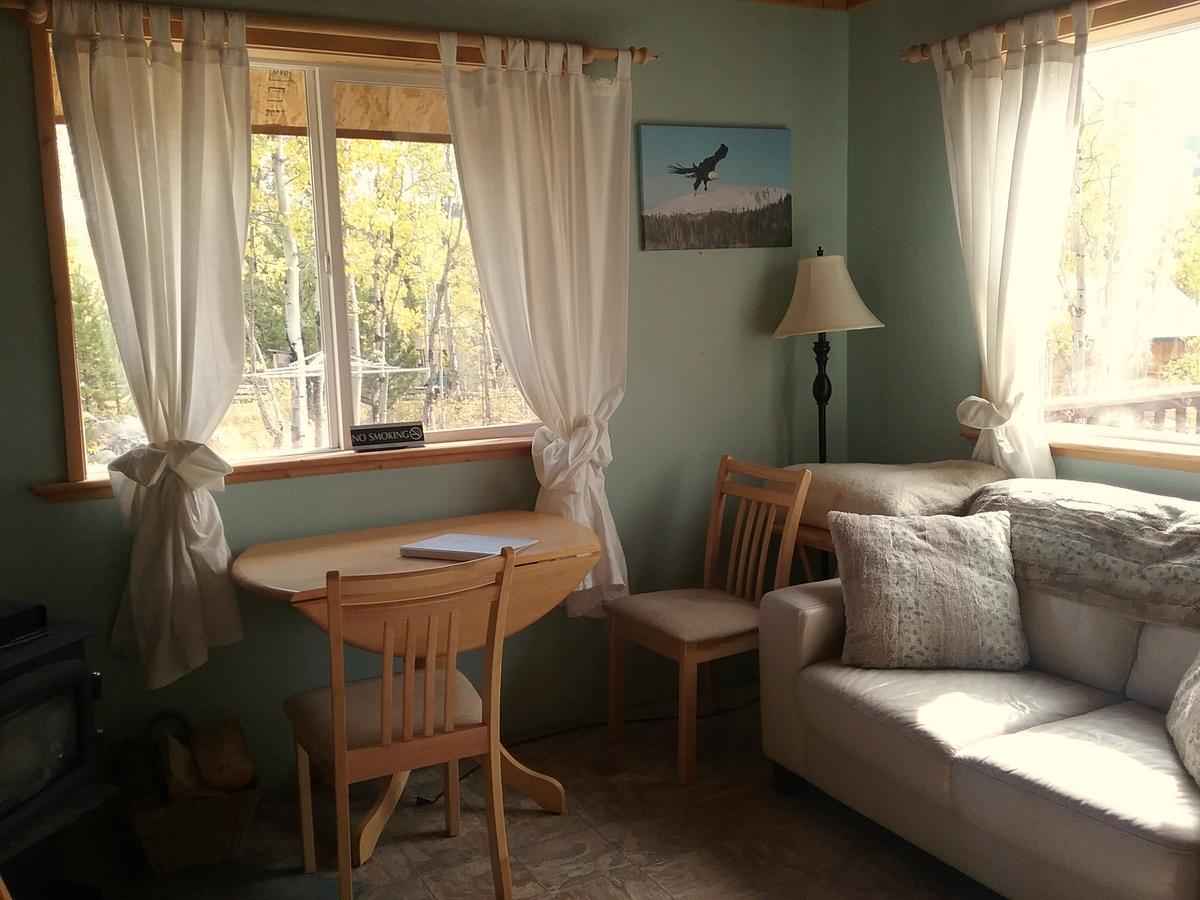 Eagle Bear Lodge Tatla Lake المظهر الخارجي الصورة