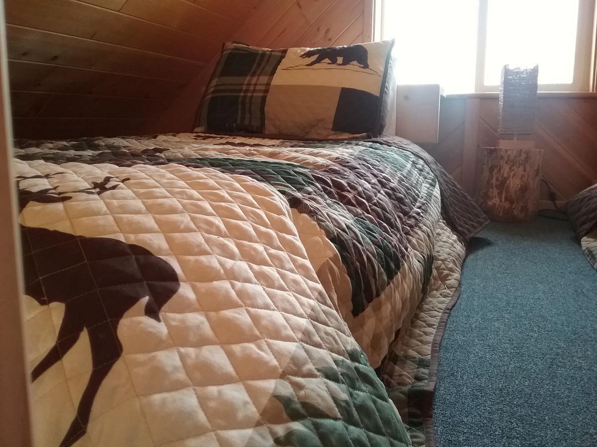 Eagle Bear Lodge Tatla Lake المظهر الخارجي الصورة
